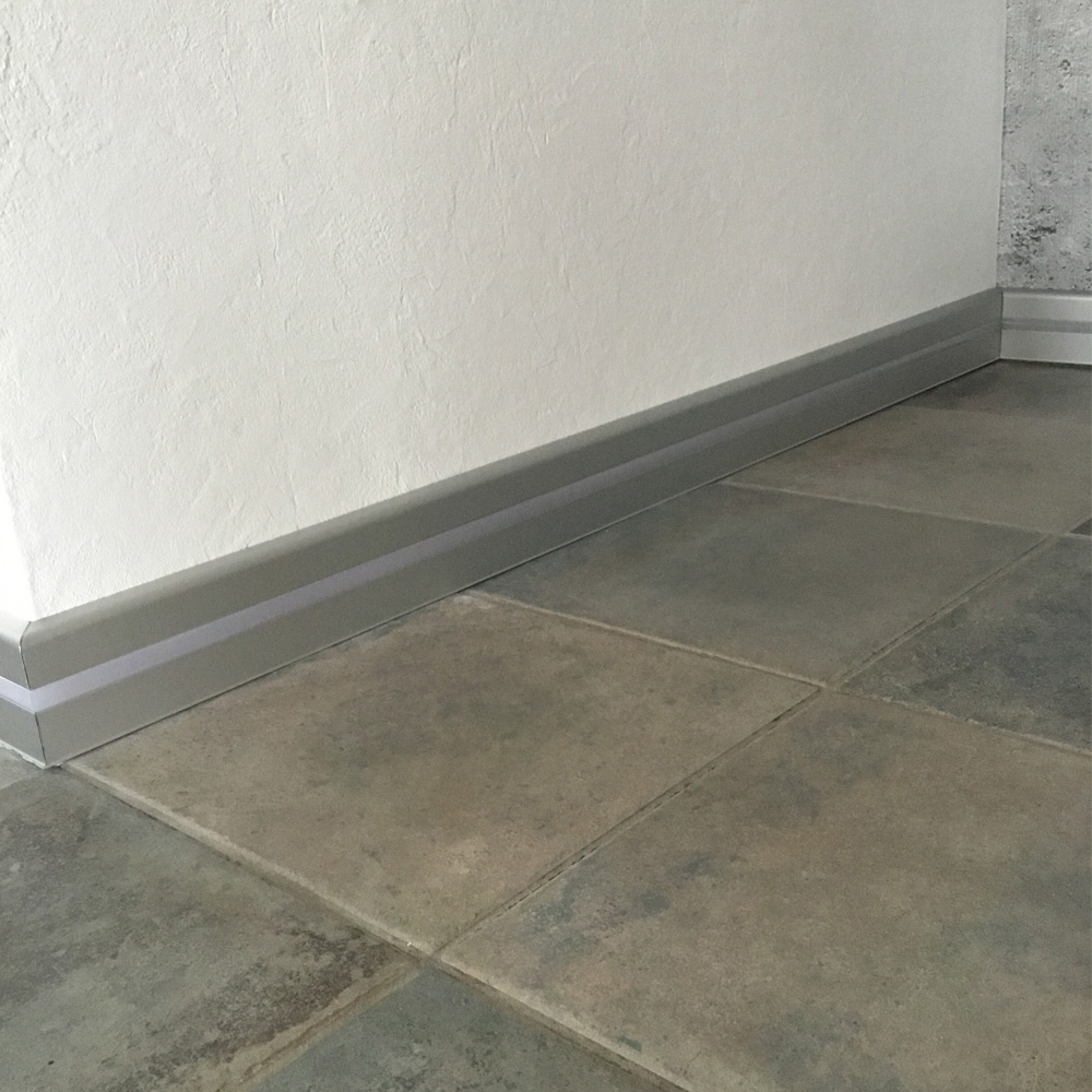 B-Ware - C02 LED Aluprofil Silber Sockelleiste B-Ware - C01 LED Aluprofil weiss Sockelleiste 2m klar